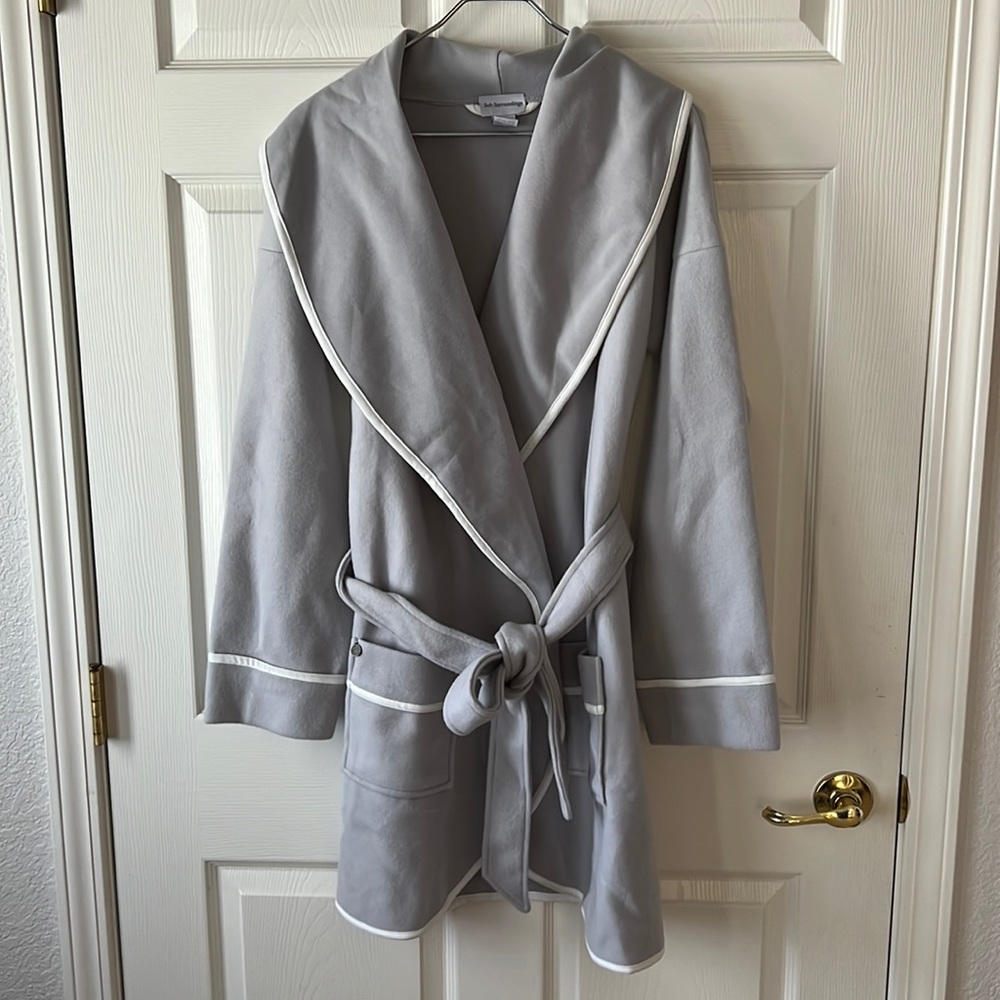 NWOT Soft Surroundings Gray Beyond Soft Robe‎ with white trim, Sz TXL